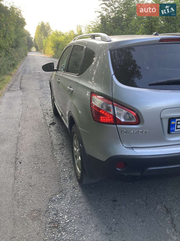 Внедорожник / Кроссовер Nissan Qashqai 2010 в Ямполе