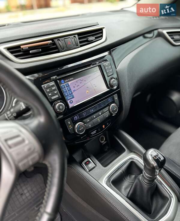Внедорожник / Кроссовер Nissan Qashqai 2015 в Семеновке
