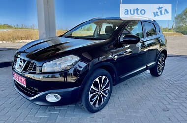 Внедорожник / Кроссовер Nissan Qashqai 2012 в Хороле