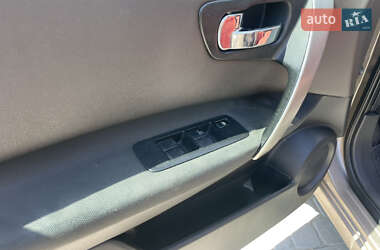 Внедорожник / Кроссовер Nissan Qashqai 2008 в 