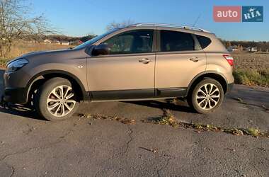 Внедорожник / Кроссовер Nissan Qashqai 2013 в 