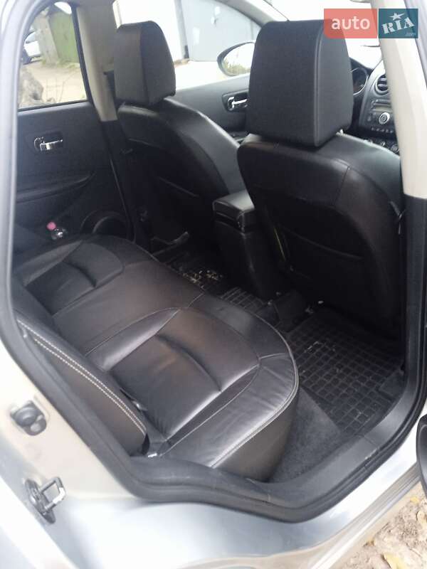 Внедорожник / Кроссовер Nissan Qashqai 2011 в 
