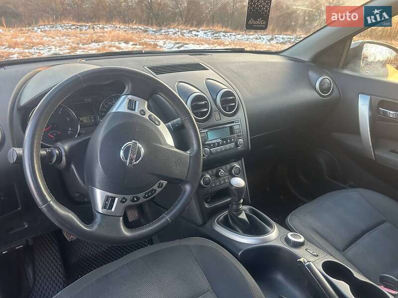 Внедорожник / Кроссовер Nissan Qashqai 2011 в Могилев-Подольске