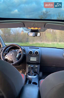 Внедорожник / Кроссовер Nissan Qashqai 2009 в 