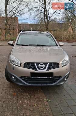 Позашляховик / Кросовер Nissan Qashqai 2011 в Чернівцях