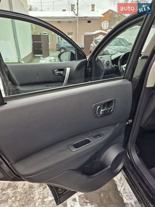 Позашляховик / Кросовер Nissan Qashqai 2011 в Стрию