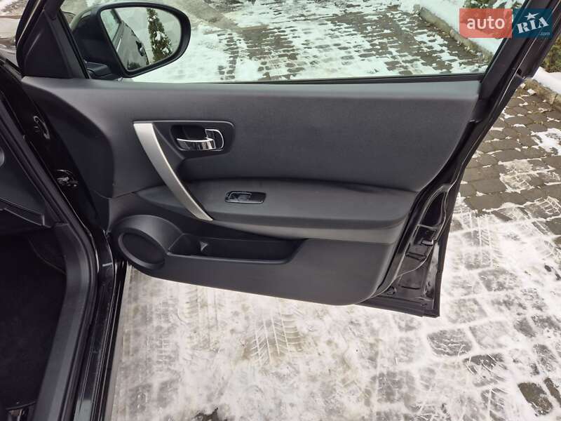 Позашляховик / Кросовер Nissan Qashqai 2011 в Стрию
