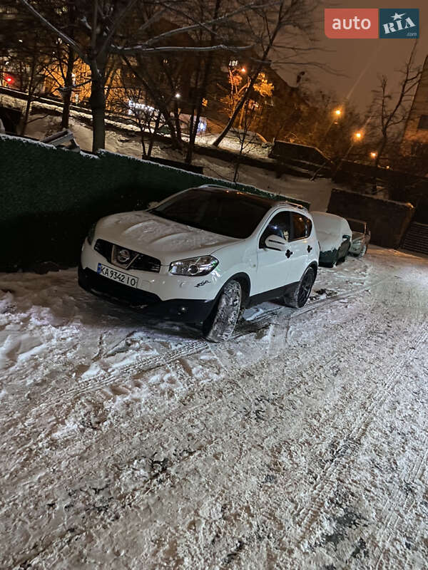 Позашляховик / Кросовер Nissan Qashqai 2010 в 