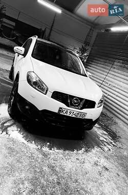 Позашляховик / Кросовер Nissan Qashqai 2010 в Києві