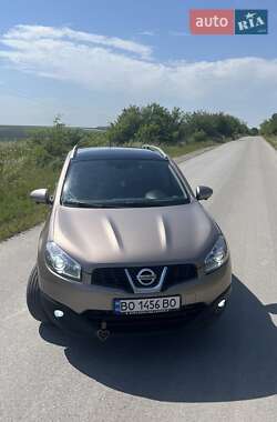 Внедорожник / Кроссовер Nissan Qashqai 2012 в 