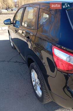 Внедорожник / Кроссовер Nissan Qashqai 2011 в 
