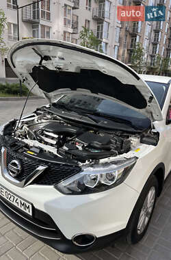 Позашляховик / Кросовер Nissan Qashqai 2016 в 