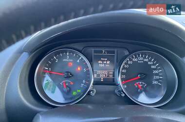 Внедорожник / Кроссовер Nissan Qashqai 2010 в 