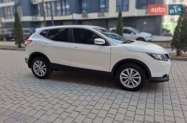 Внедорожник / Кроссовер Nissan Qashqai 2014 в 