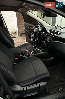 Внедорожник / Кроссовер Nissan Qashqai 2015 в 