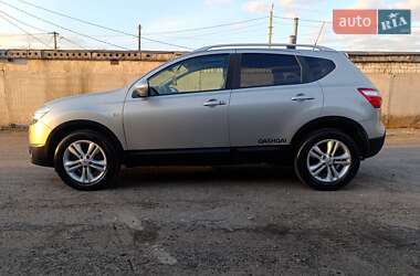 Позашляховик / Кросовер Nissan Qashqai 2013 в 