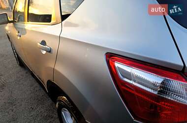 Позашляховик / Кросовер Nissan Qashqai 2013 в 