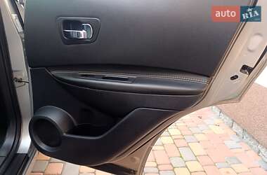 Позашляховик / Кросовер Nissan Qashqai 2013 в 