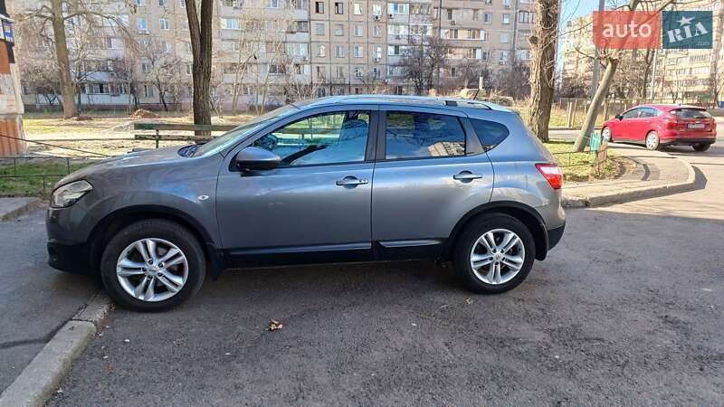 Внедорожник / Кроссовер Nissan Qashqai 2011 в 