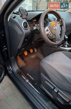 Внедорожник / Кроссовер Nissan Qashqai 2010 в 