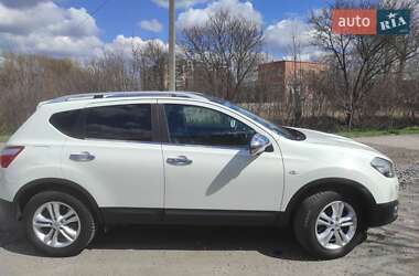 Позашляховик / Кросовер Nissan Qashqai 2012 в 