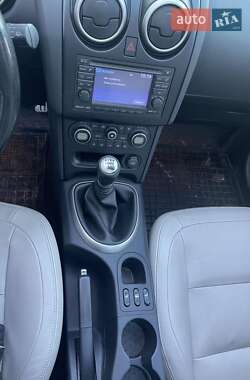 Позашляховик / Кросовер Nissan Qashqai 2010 в 