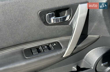 Позашляховик / Кросовер Nissan Qashqai 2011 в 