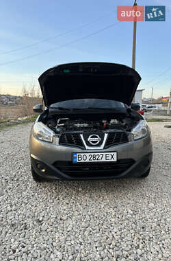 Внедорожник / Кроссовер Nissan Qashqai 2012 в 