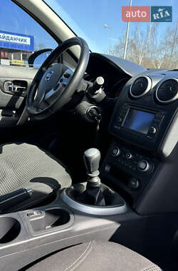 Внедорожник / Кроссовер Nissan Qashqai 2010 в 