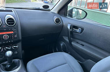Позашляховик / Кросовер Nissan Qashqai 2010 в 
