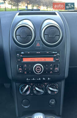Позашляховик / Кросовер Nissan Qashqai 2010 в 