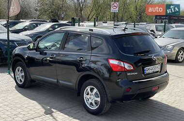Внедорожник / Кроссовер Nissan Qashqai 2012 в 