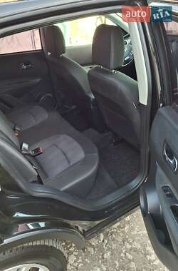 Внедорожник / Кроссовер Nissan Qashqai 2012 в 