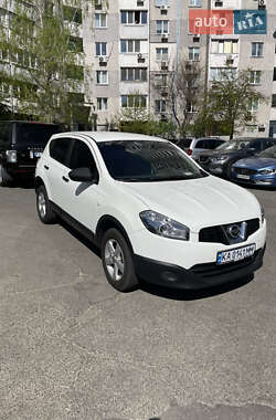 Позашляховик / Кросовер Nissan Qashqai 2012 в 