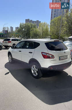 Позашляховик / Кросовер Nissan Qashqai 2012 в 