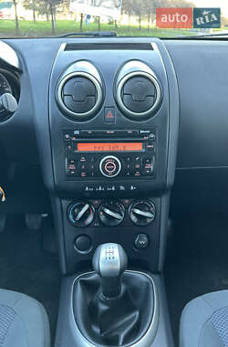 Позашляховик / Кросовер Nissan Qashqai 2010 в 
