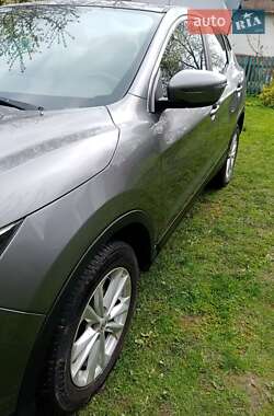 Внедорожник / Кроссовер Nissan Qashqai 2014 в 