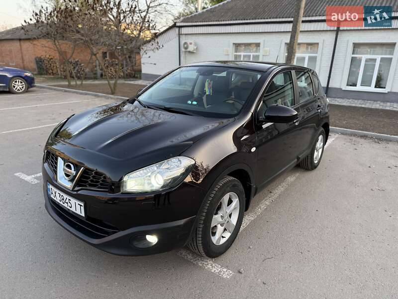 Внедорожник / Кроссовер Nissan Qashqai 2012 в 