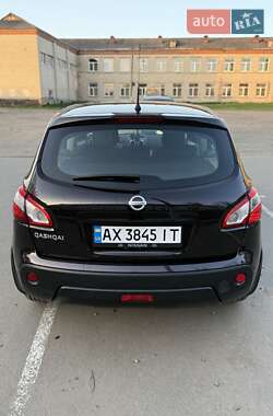 Внедорожник / Кроссовер Nissan Qashqai 2012 в 