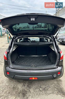 Позашляховик / Кросовер Nissan Qashqai 2013 в 
