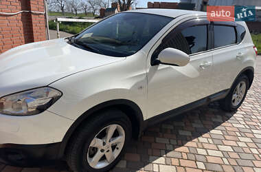 Позашляховик / Кросовер Nissan Qashqai 2011 в 