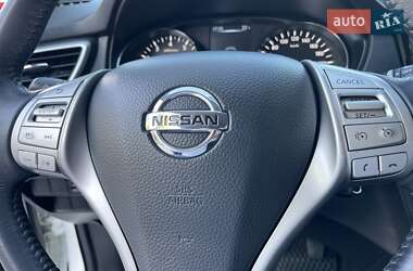 Позашляховик / Кросовер Nissan Qashqai 2015 в 