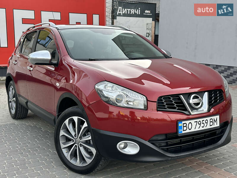 Внедорожник / Кроссовер Nissan Qashqai 2010 в 