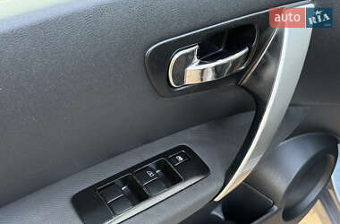 Внедорожник / Кроссовер Nissan Qashqai 2011 в 
