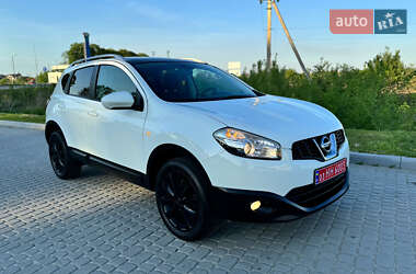 Внедорожник / Кроссовер Nissan Qashqai 2012 в Стрые