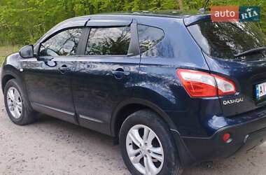Внедорожник / Кроссовер Nissan Qashqai 2010 в 