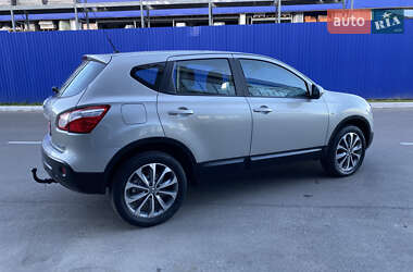 Внедорожник / Кроссовер Nissan Qashqai 2012 в 