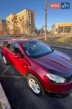 Внедорожник / Кроссовер Nissan Qashqai 2010 в 