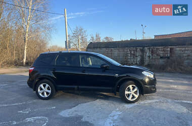 Внедорожник / Кроссовер Nissan Qashqai 2010 в 