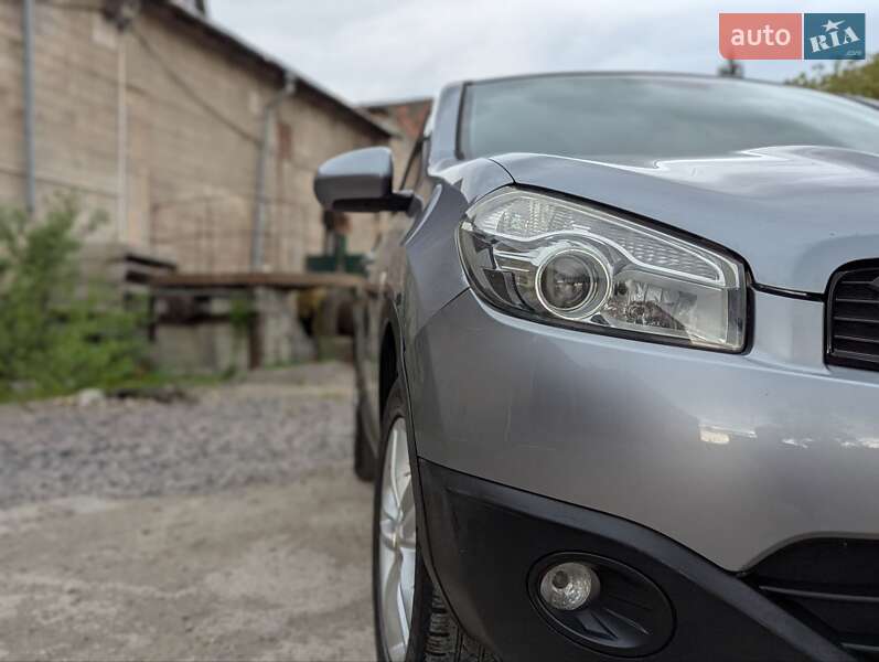 Позашляховик / Кросовер Nissan Qashqai 2010 в Івано-Франківську